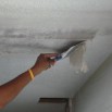 Удаление меловой покраски со стен
