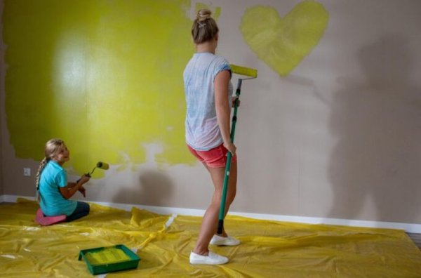 Как качественно покрасить стены в детской 